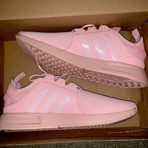New never worn women’s Adidas size 6